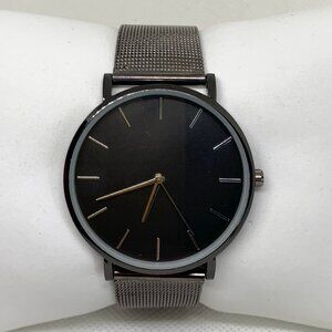 Men’s quartz watch 40mm round case black tone analog mesh band running